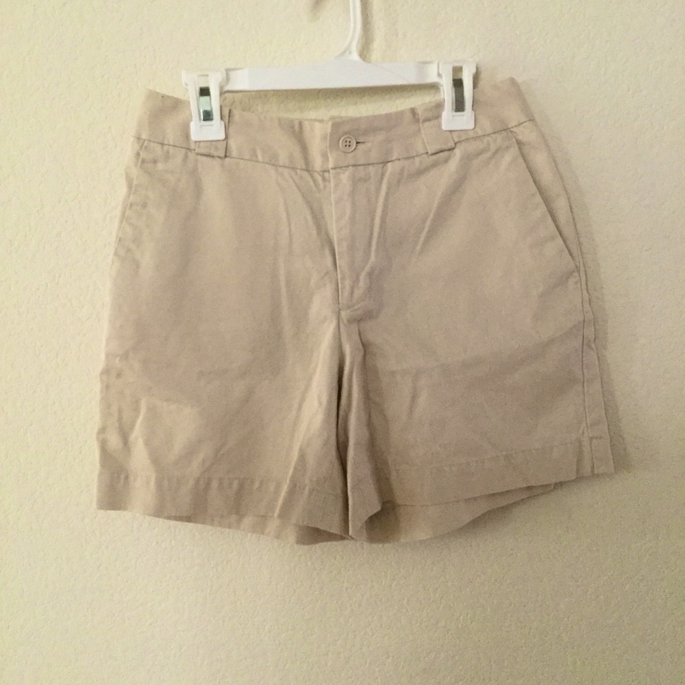 Gap cream mid thigh khaki shorts